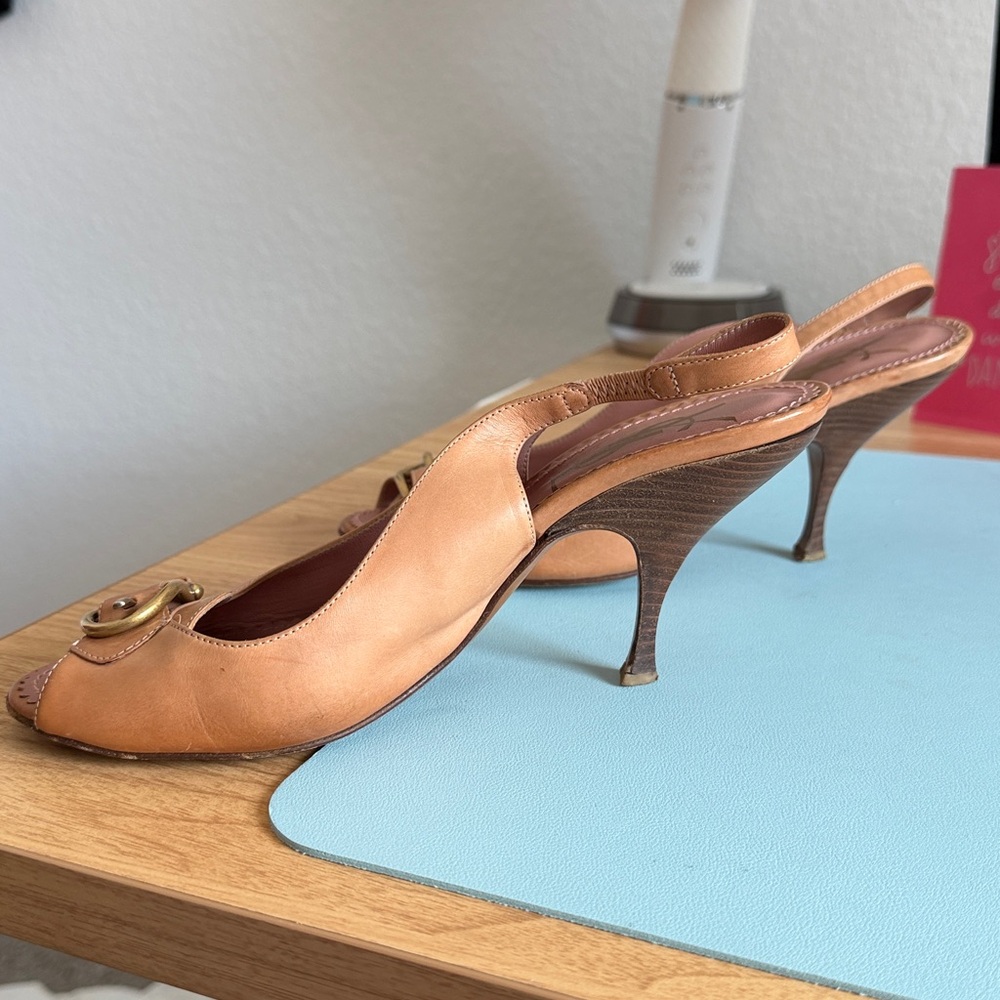 Yves Saint Laurent Tan Leather Peep-Toe Slingback Heels with Gold Buckle - Picture 3 of 8